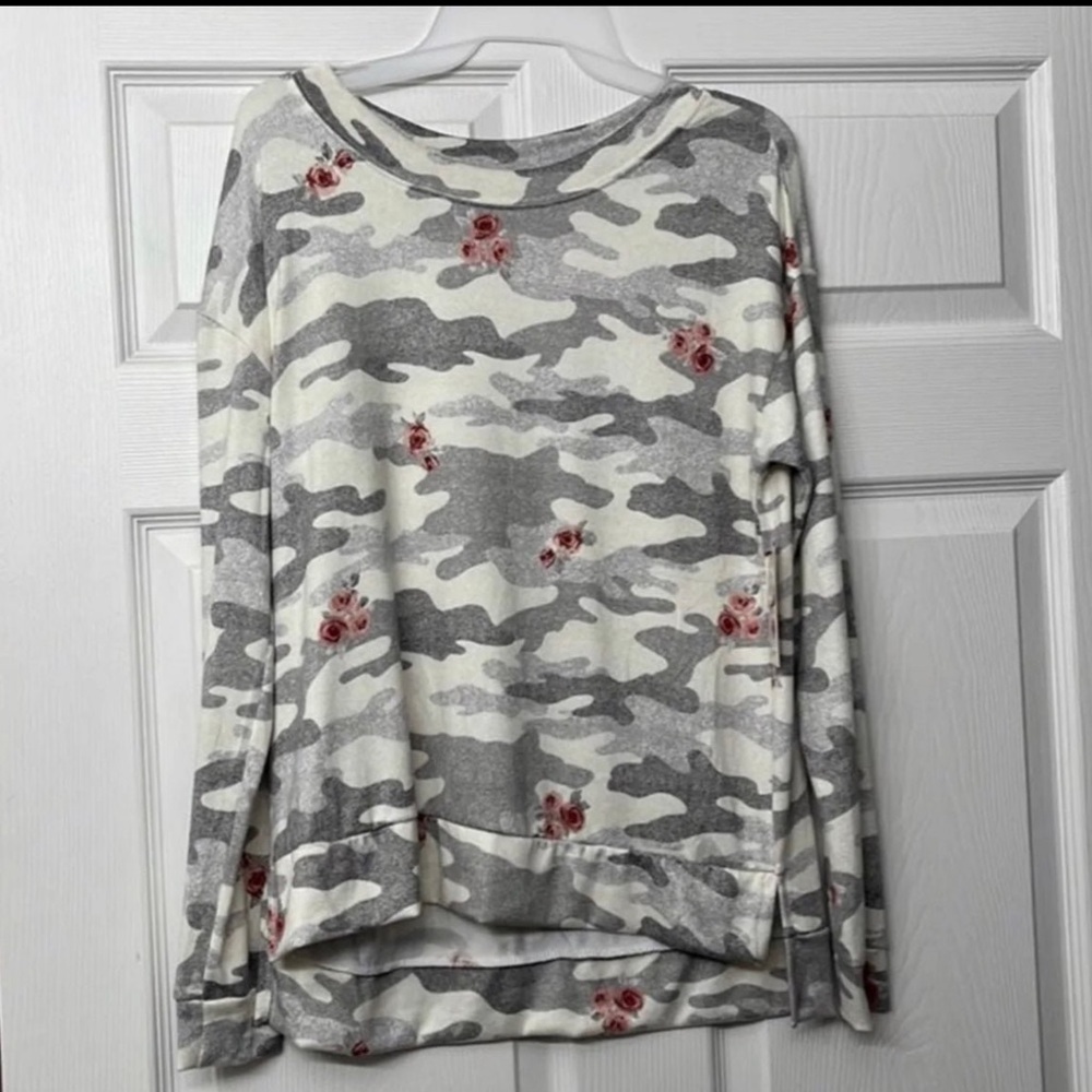 Womens Buttery Soft Top by Secret Treasures size Small and 2XL